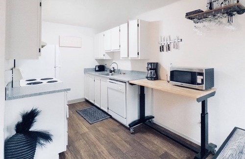 Corvallis Apartment | Zodiac Retreat- astrology- themed, pool & sauna