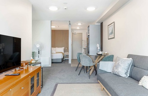 Auckland Central Business District Apartment | Zodiak Stays: Cozy CBD 2BR Near Top Dining Spots