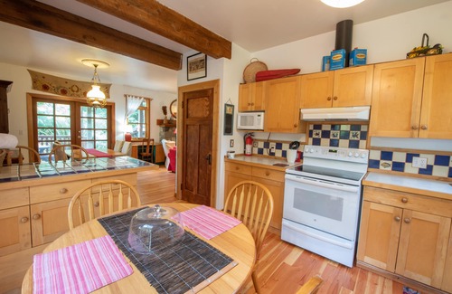 Tofino House | Zoe's at North Beach - Across the road from North Chesterman beach!