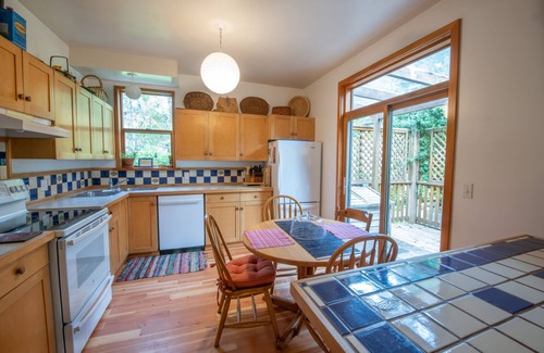 Tofino House | Zoe's at North Beach - Across the road from North Chesterman beach!