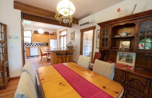 Tofino House | Zoe's at North Beach - Across the road from North Chesterman beach!