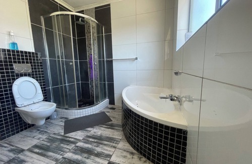 Parklands Bed & Breakfast | Zoe & Saint