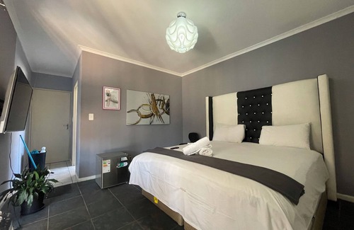 Parklands Bed & Breakfast | Zoe & Saint