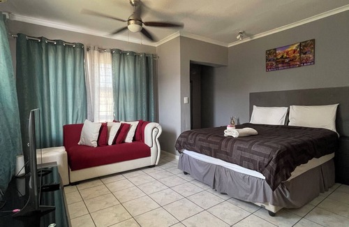 Parklands Bed & Breakfast | Zoe & Saint