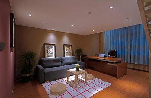Yuzhong Hotel | Zou Qu Ye Travel Hotel