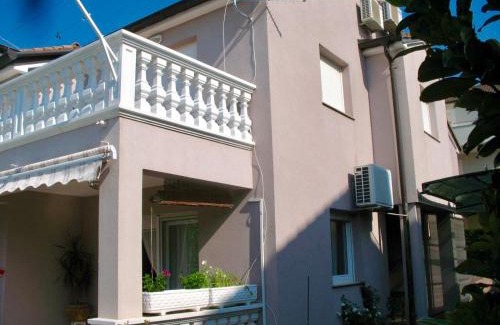 Srima House | ZSA ZSA HOLIDAY HOME