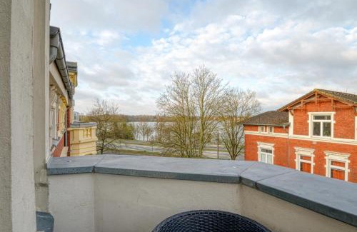 Ostorf Apartment | Zuarin Seeblick - Ganzes Apartment direkt am Schlossgarten von Schwerin mit Dschungelfeeling