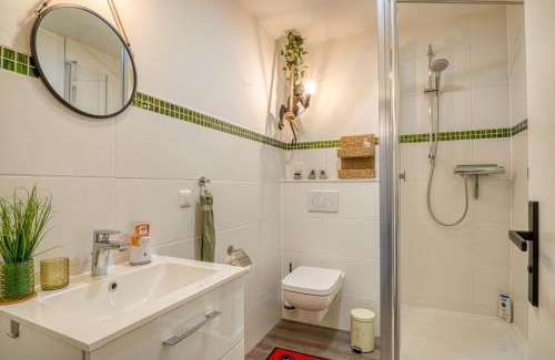 Ostorf Apartment | Zuarin Seeblick - Ganzes Apartment direkt am Schlossgarten von Schwerin mit Dschungelfeeling