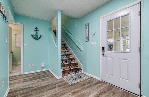 Crystal Beach House | Zula Dreams Beach House, 1min Walk To The Beach, Sleeps 16, Private Heated Pool, Pets Welcome, Fenced Yard