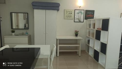 Kampung Telaga Nibong House | Zulanie Family Studio at D'Perdana Apartment, Spacious and Cozy with POOL, Free Wifi & Netflix