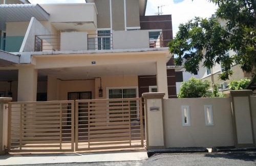 Taman Setia House | Zulfa Homestay