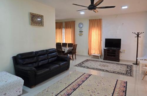 Taman Setia House | Zulfa Homestay