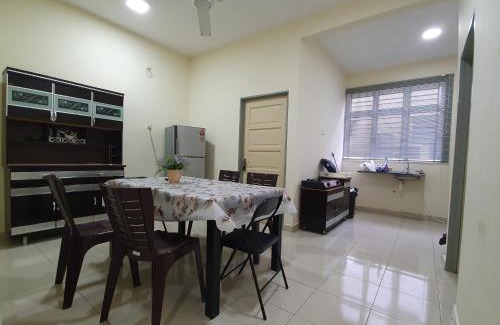 Taman Setia House | Zulfa Homestay