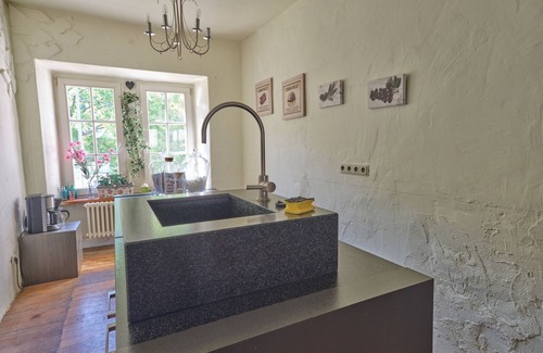 Historic Downtown House | Zum Anker: Het Thematsich Huis aan de Moezel Voor