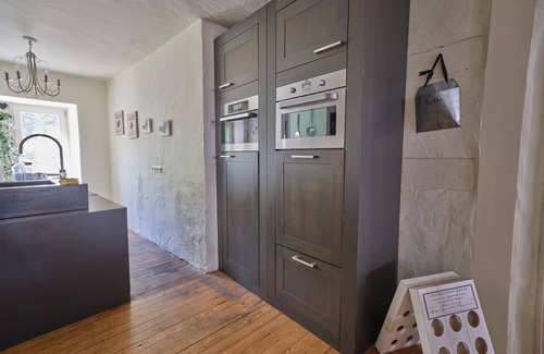 Historic Downtown House | Zum Anker: Het Thematsich Huis aan de Moezel Voor