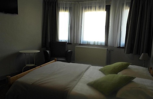 Montenau House | Zum Goldhahn