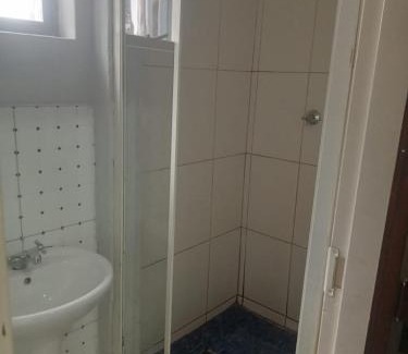 Ekurhuleni Cabin | Zurich garden lodge benoni