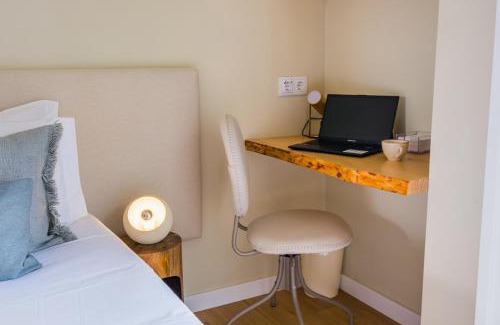 Parede House | Zus House Stylish Pool Stay Near Lisbon & Beach
