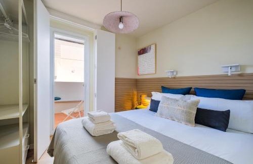 Parede House | Zus House Stylish Pool Stay Near Lisbon & Beach