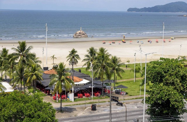 Ótimo apartamento a 200m do mar com WiFi