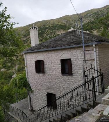 Κάσα ανοάστρα (casa anoastră), Syrrako Ioanninon