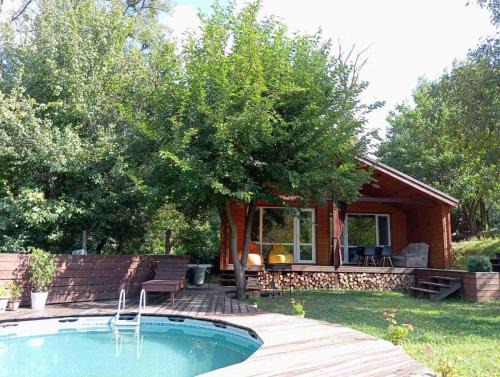 Будинок з басейном і сауною