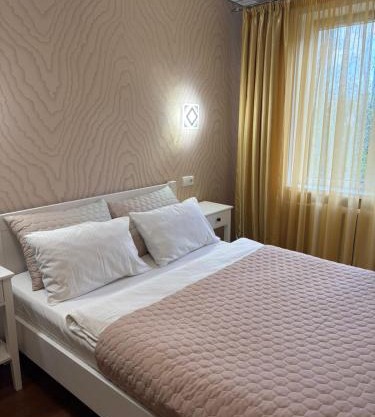 Двокімнатні апартаменти в парковій зоні,провулок Бульварний,12 ,два великих Смарт TV, преміум підписки YouTube та онлайн-кінотеатрів,