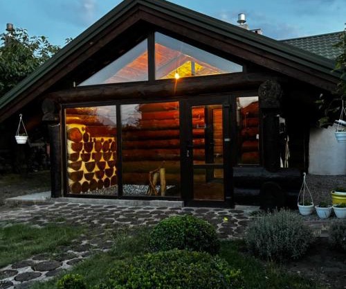 Дом с сауной и басейном на Теремках