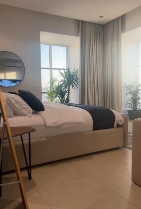 استيديو ملكي مع بلكونة موقف خاص مجانا