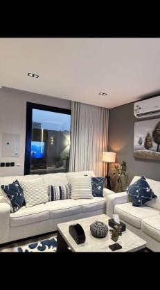 شقة أرضية مدخل خاص غرفتين نوم وصالة