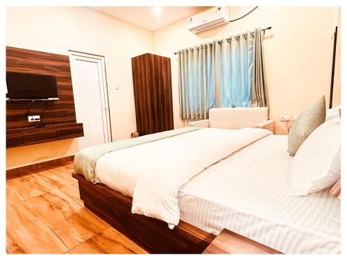क्रिस्टल Crystal Palace पैलेस Bettiah बेतिया Full AC Room