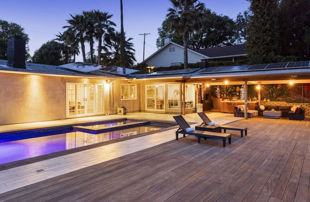 ৎ୭Middlebury Heightsৎ୭ Pool,Jacuzzi, games & more