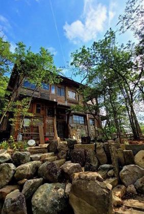 エシカルな島のリトリート宿 古道具と手仕事の宿ねまりや