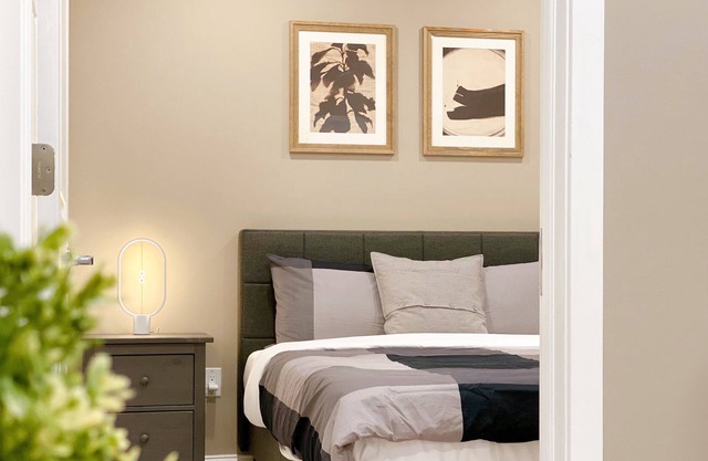 賽美蓉 | Semillon 1 BR/1 BA at City Hall