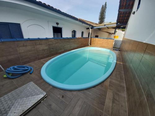 0005.03 - Maranduba -Chalé - 2 Dorm - 6 Pess - 3 Quadras Do Mar - Piscina Coletiva - WIFI - Ar Condicionado