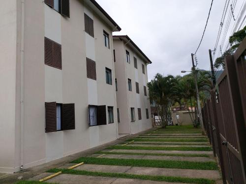 0104.00 - Sapê Maranduba - Condomínio Villagio III - Apartamento - 2 Dormitórios - 8 Pessoas - 6 Quadras Do Mar