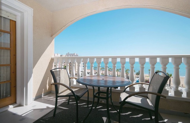 012 AMAZING Sea Views & Beach