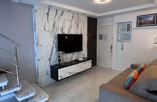 03-bedroom duplex, right on the sand and renovated!