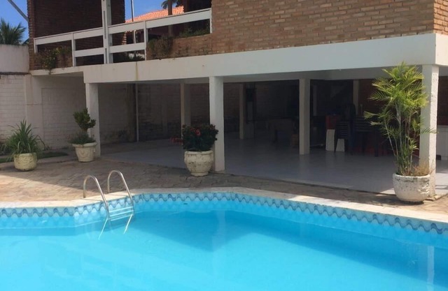 06 suites with AC 40 m from the beach with swimming pool and games room