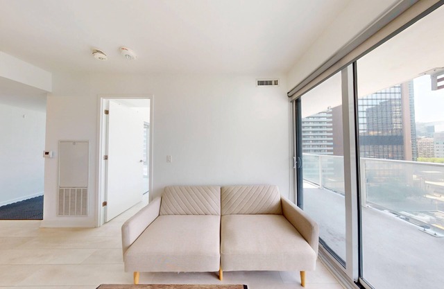 1+1 BR Eaton Centre, TMU, UofT, TGH SickKids