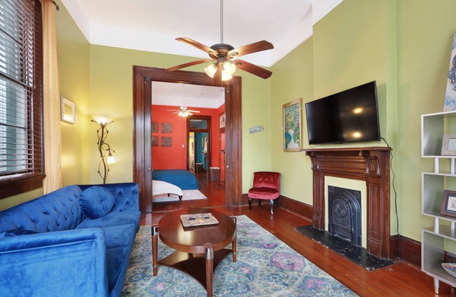 1/2 Gingerbread Home in Historic Algiers Point, New Orleans