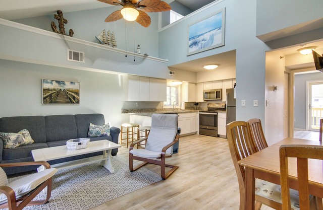 1/2 Mi to Maryland Beach: Family Condo w/Balcony