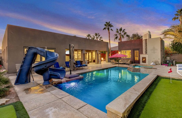 1/3 Acre ULTIMATE AIRBNB-8 beds