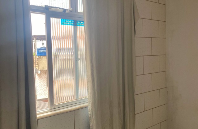 1/4 apartment in a quiet, peaceful and private environment. Pets are welcome