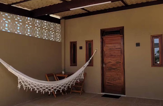 1/4 house 3 minutes from Aruana beach.