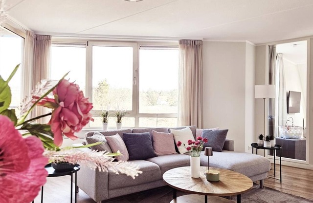 1 - 4 Personen 1. Etage, Haustiere Willkommen Balkonausrichtung Nach Osten mit Freier Aussicht in die Dünen 2 Schlafzimmer, 1 Badezimmer mit Dusche und Badewanne, WC Separat