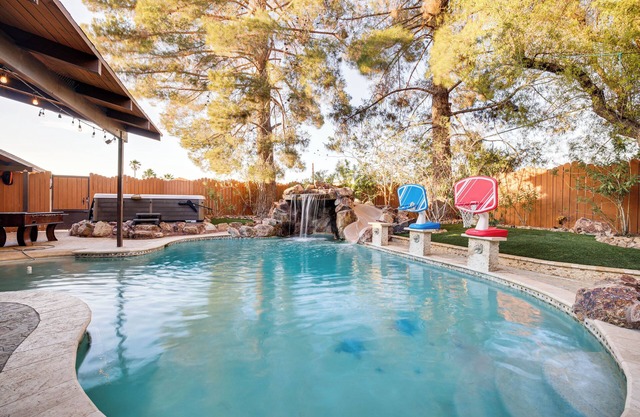 1-Acre Las Vegas Getaway: Pool, Spa & Tennis Court