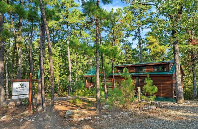 1 bdr with stunning views that backs up to Ouachita National Forest!