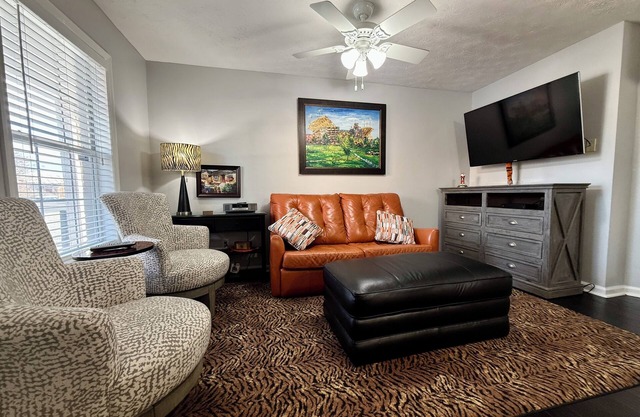 1 Bed & 2 Bath Condo Directly Across from Jordan-Hare Stadium + Parking Pass!
