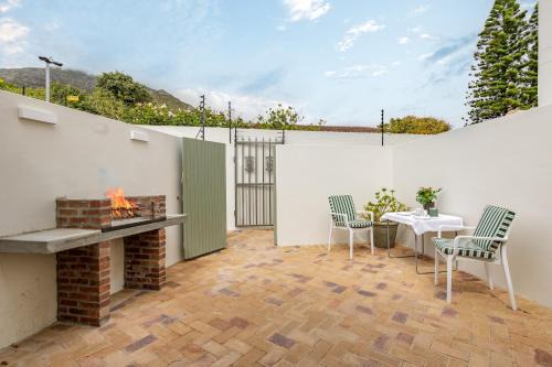 1 Bed 5 Min Walk to Beach With Private BBQ Courtyard